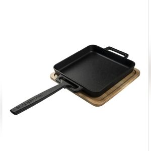 Cast Iron Deep Dish Pizza Kit with Removable Handle and Wood Trivet